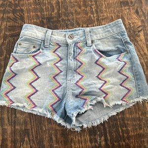 Carmar size 26 cut off shorts with bright embroidery detail